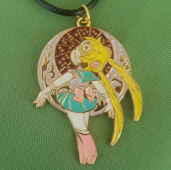 🌙 Sailor Moon Transformation Necklace - Picture 3 of 4